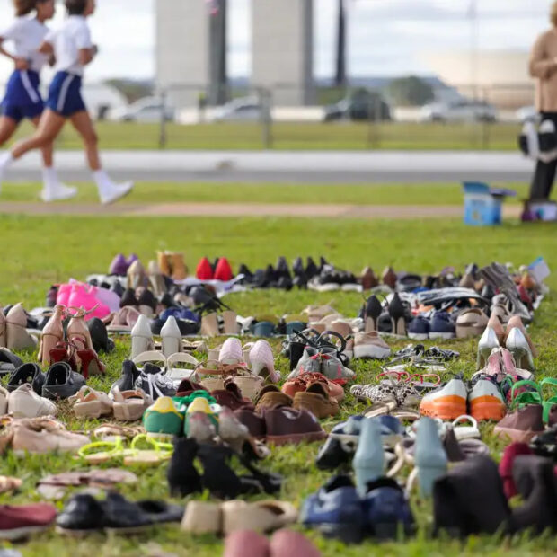 ato na esplanada encefalomielite