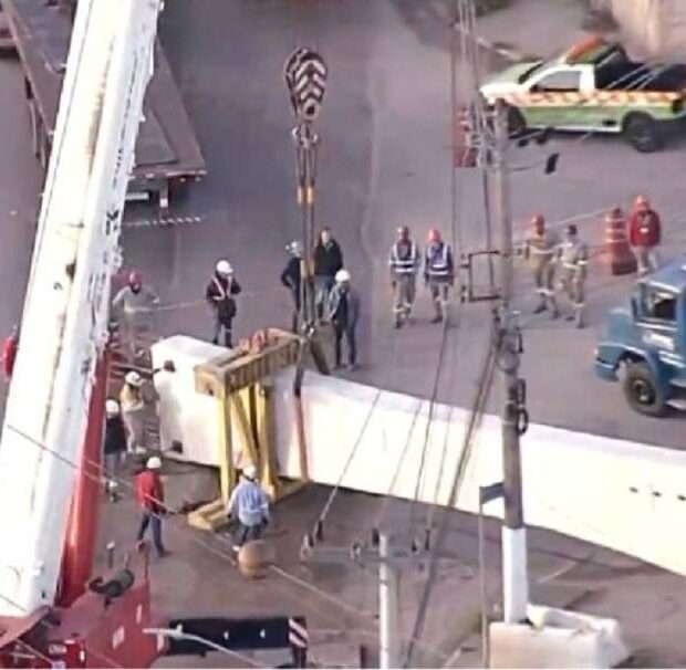 viga de obra da linha do metrô cai (1)