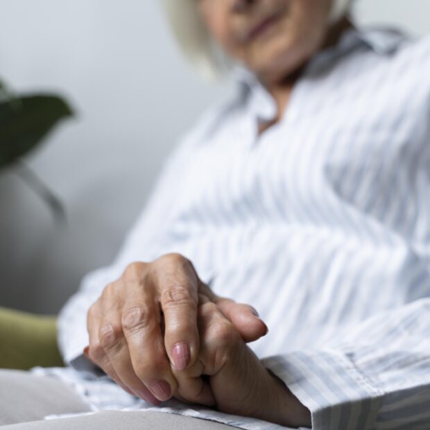 old woman confronting alzheimer disease