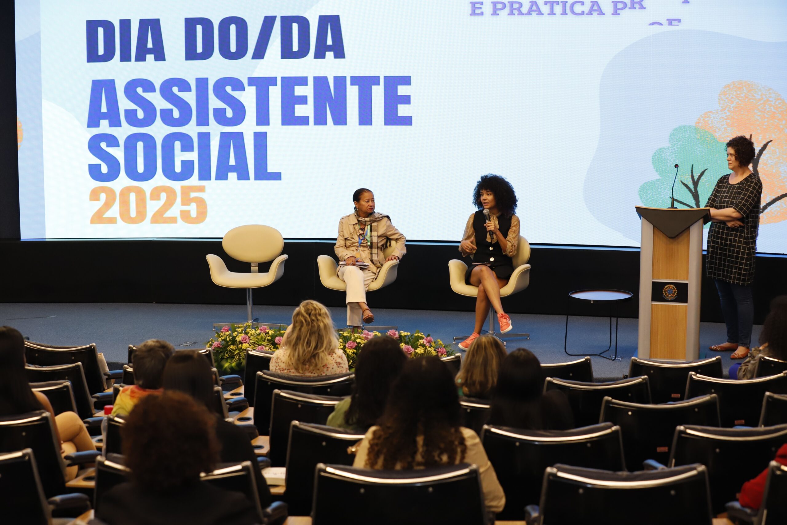 mariana (com microfone). foto jhonatan cantarelle agência saúde df (1)