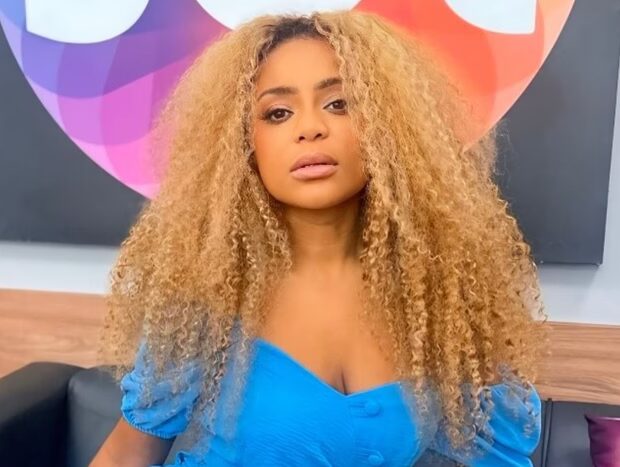 Durante o Fofocalizando, a ex-Fazenda abriu o coração, jurou fidelidade ao propósito com Deus e garantiu: “Estou há três semanas sem sexo”