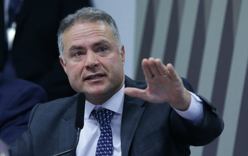 ministro dos transportes, renan filho, participa da comissão de infraestrutura.