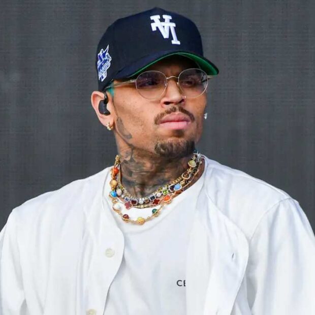 Cantor quebra o silêncio nas redes sociais após pagar fiança milionária e garantir continuidade da turnê europeia!