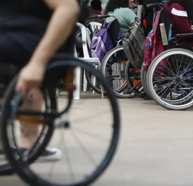 pessoas com deficiência