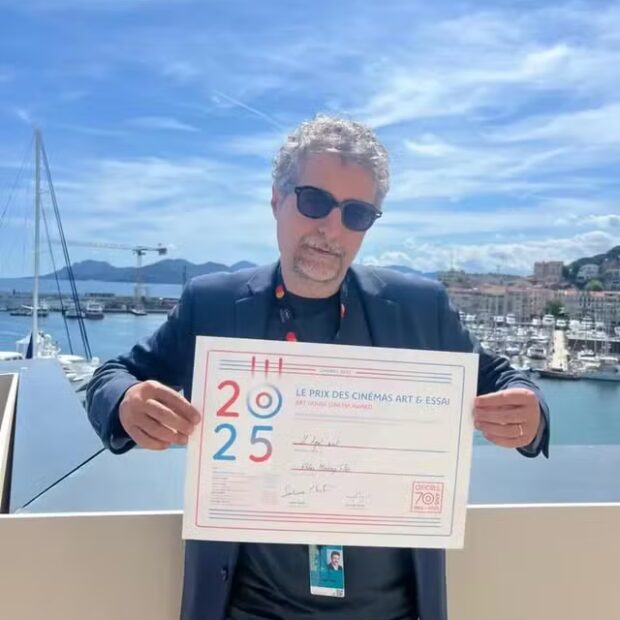 Diretor pernambucano leva dois prêmios em Cannes com "O Agente Secreto" e emociona ao lembrar trajetória como crítico de cinema.