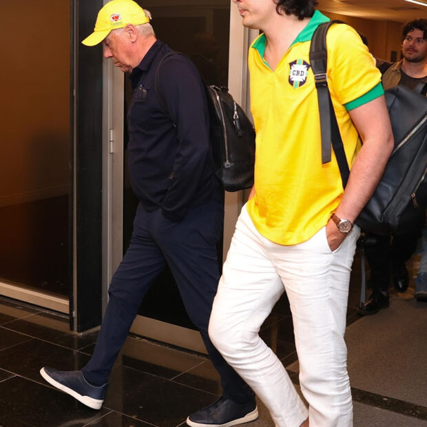 Vestido de verde e amarelo, o Mister posa para foto icônica e inicia um novo capítulo histórico e polêmico no futebol brasileiro!