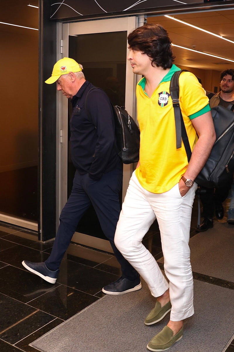 Vestido de verde e amarelo, o Mister posa para foto icônica e inicia um novo capítulo histórico e polêmico no futebol brasileiro!