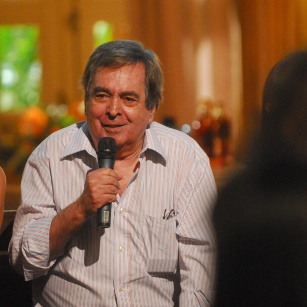 Aos 93 anos, autor de sucessos como “O Rei do Gado” enfrenta batalha contra infecção urinária e insuficiência renal!