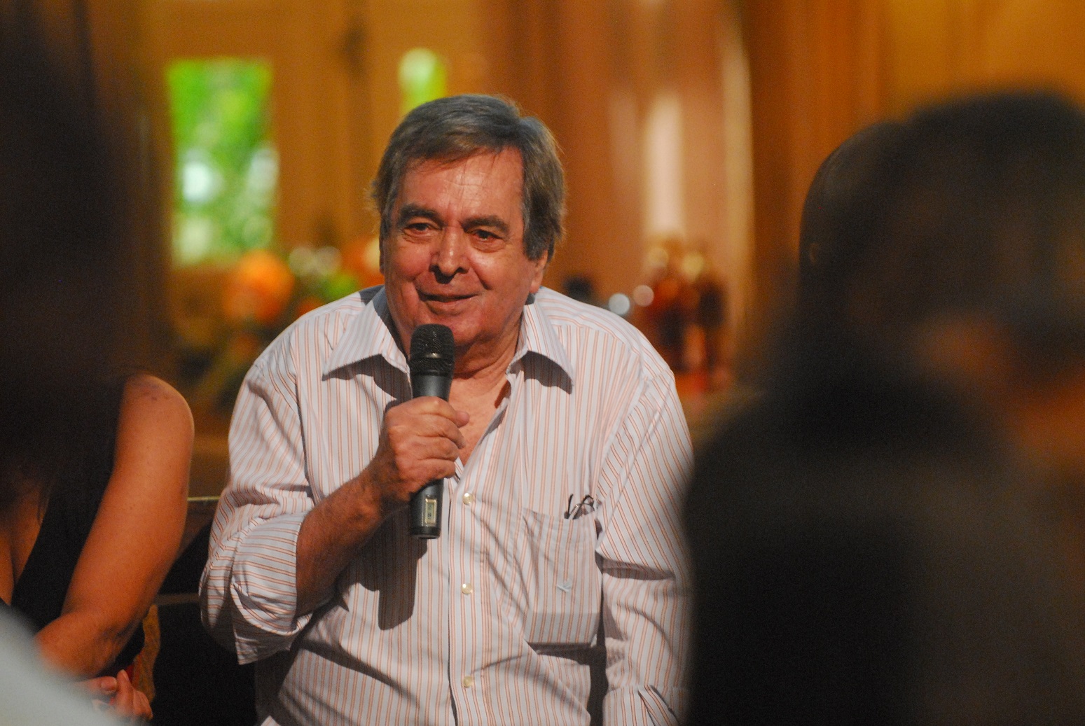 Aos 93 anos, autor de sucessos como “O Rei do Gado” enfrenta batalha contra infecção urinária e insuficiência renal!