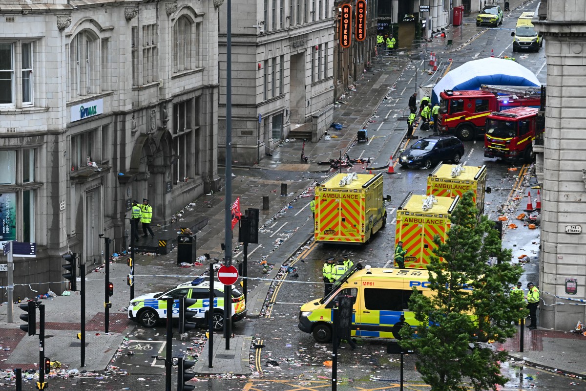 fbl eng pr liverpool parade incident