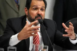 agnelo queiroz