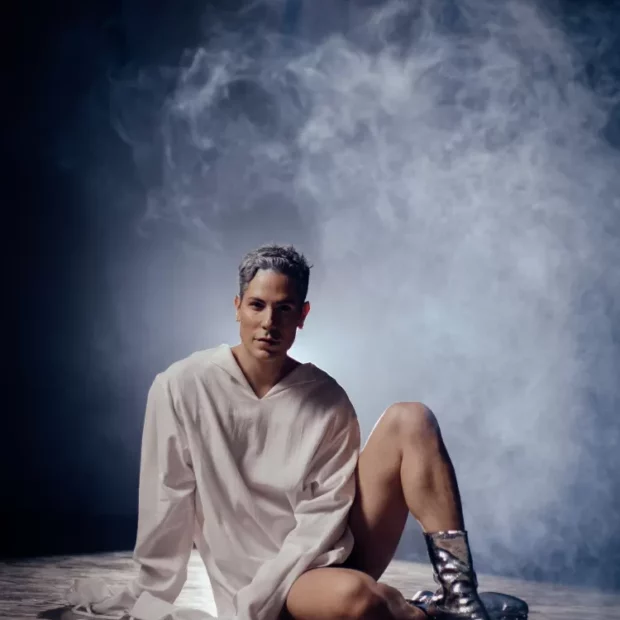 Aos 40 anos, astro do RBD lança EP sobre autoaceitação e fala sobre traumas, saúde mental e orgulho LGBTQIA+