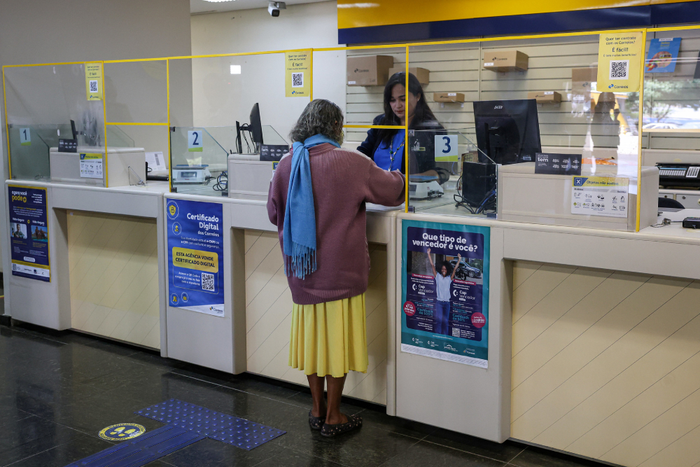 correios auxiliam aposentados sobre inss (df).