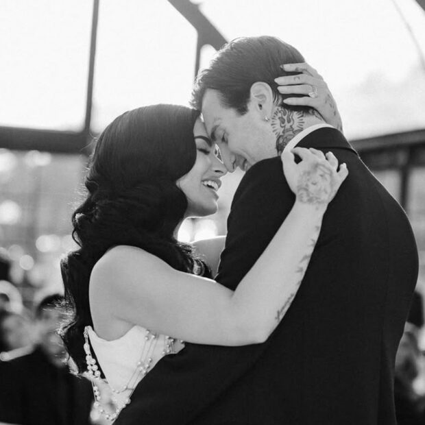 A cantora oficializou a união com o músico Jordan Lutes no último final de semana após 3 anos de relacionamento.