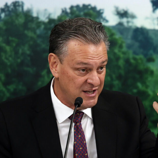 o ministro da agricultura e pecuária, carlos fávaro