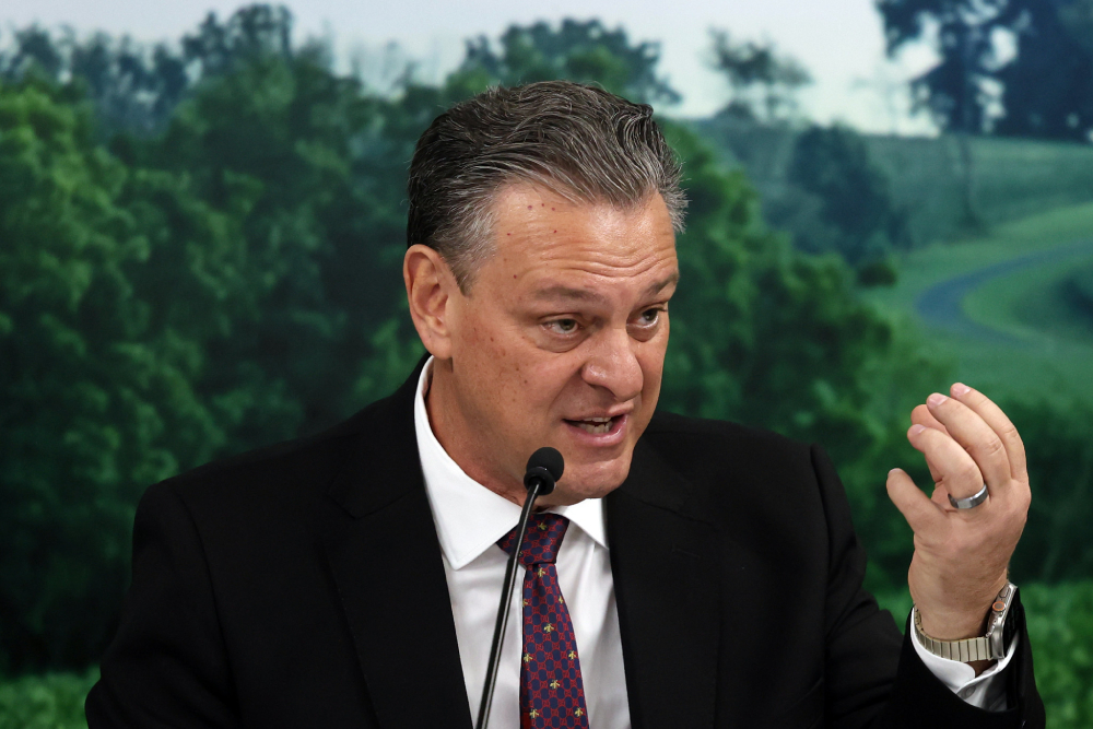 o ministro da agricultura e pecuária, carlos fávaro