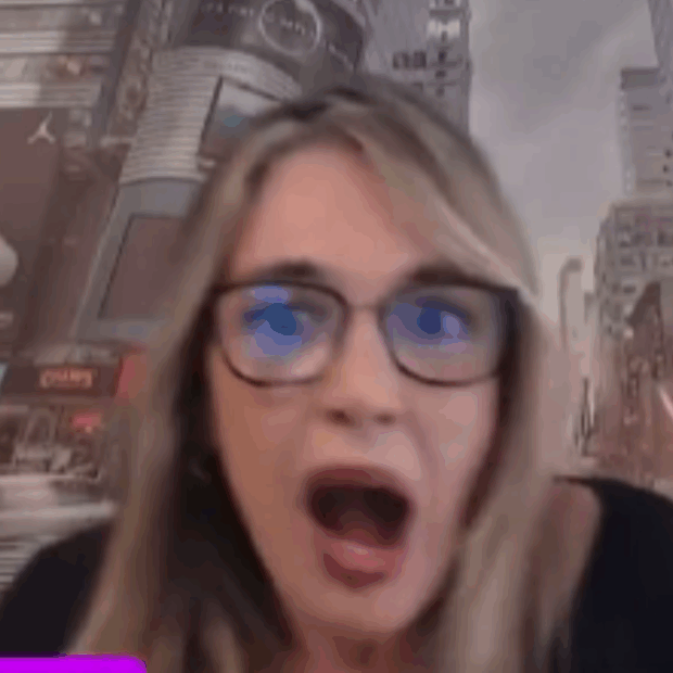 Jornalista fazia transmissão ao vivo quando tiros foram disparados na porta de sua casa, em SP