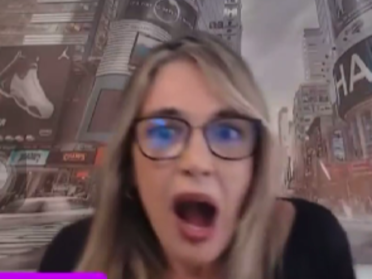 Jornalista fazia transmissão ao vivo quando tiros foram disparados na porta de sua casa, em SP