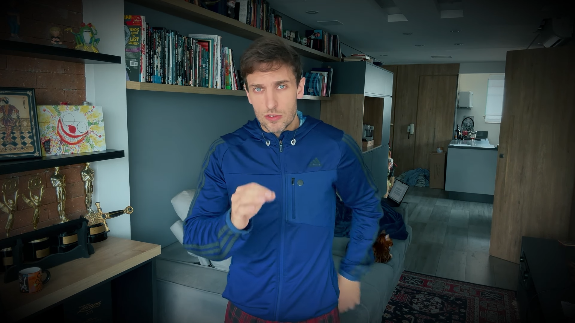 Humorista faz live dramática, chora a sentença e diz que virou alvo da ‘cegueira racional’!