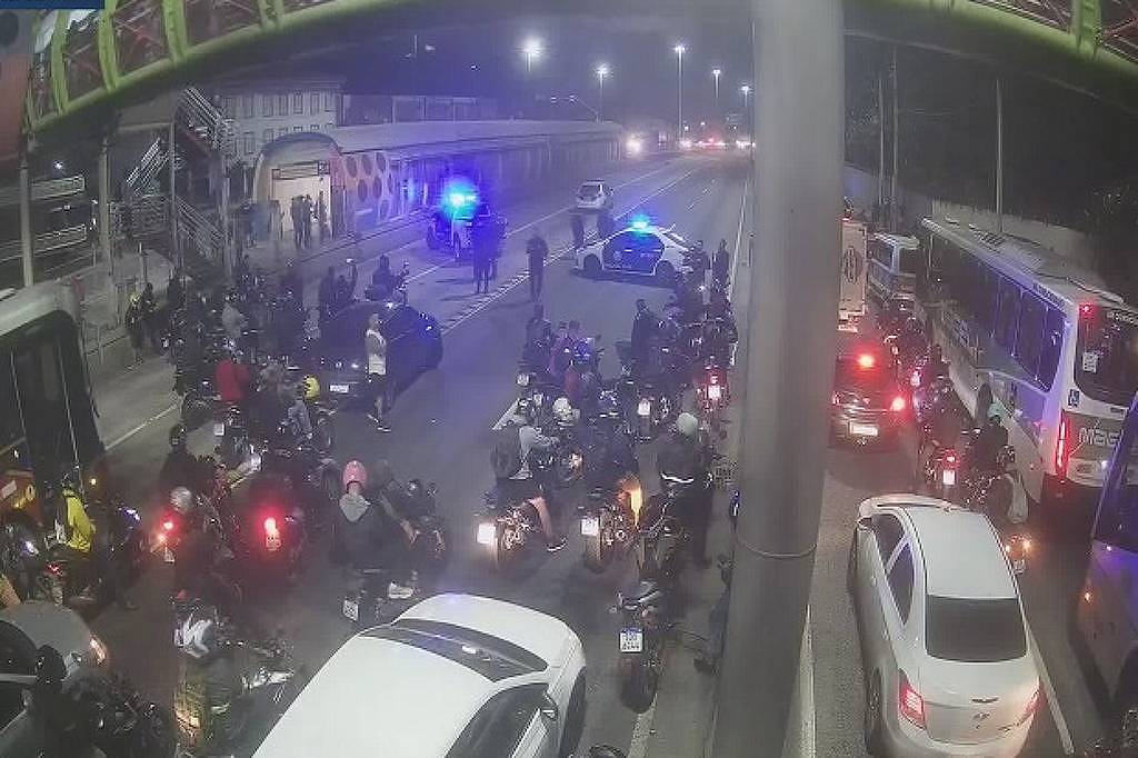 polícia faz operação contra o tcp e fecha avenida brasil no rio