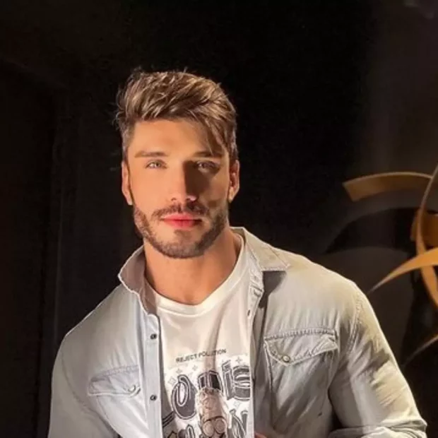 O ex-Fazenda contou que ficou sem dinheiro, sem comida e sem entender o motivo da abordagem policial no país árabe.