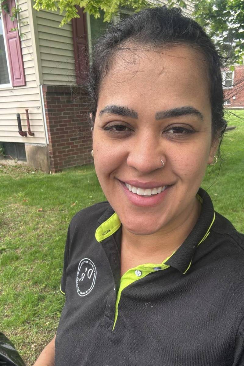 brasileira com lúpus presa nos eua há um mês está sem remédios e passa por maus tratos, diz família