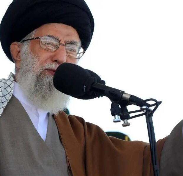 chefe supremo da república do irã, o aiatolá ali khamenei,