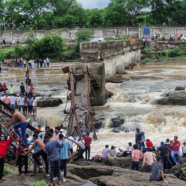 india accident bridge