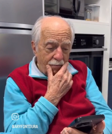 Aos 92 anos, o ator brinca com formato curioso de brinquedo íntimo e seguidores vão à loucura nos comentários