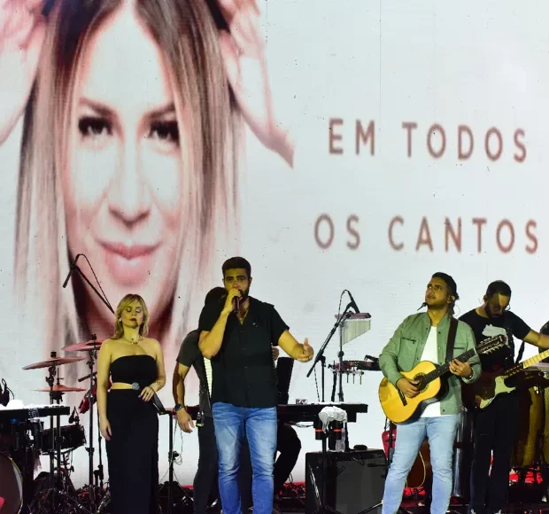 O céu brilhou mais forte na noite de quinta-feira (19/6), no Parque do Povo, quando a dupla sertaneja fez o público chorar com lembrança da eterna Rainha da Sofrência!