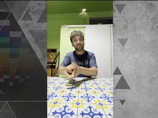 Voo dos sonhos vira pesadelo mortal: passageiros tentaram apagar fogo com casacos e pânico tomou conta do balão!