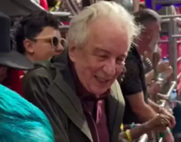 Aos 77 anos, ator quebra o silêncio, revela detalhes da vida pessoal e levanta multidão na Avenida Paulista!