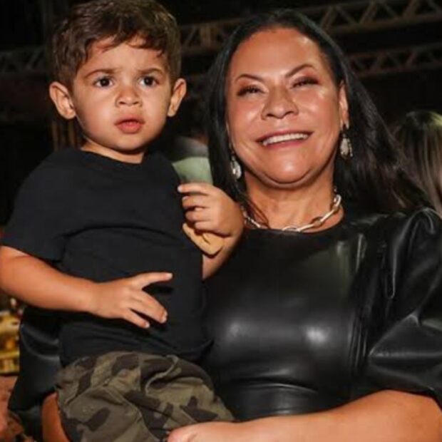Após revelação bombástica do cantor, Dona Ruth quebra o silêncio e fala sobre a polêmica envolvendo o neto. O caso corre em segredo de Justiça!