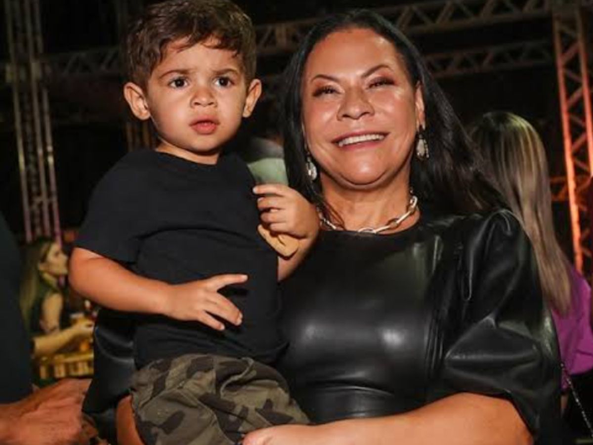 Após revelação bombástica do cantor, Dona Ruth quebra o silêncio e fala sobre a polêmica envolvendo o neto. O caso corre em segredo de Justiça!