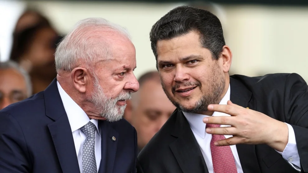 Alcolumbre articula votos para derrubar vetos de Lula no licenciamento ambiental