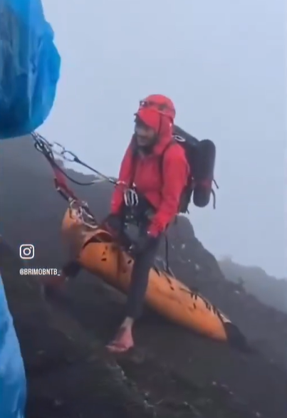 A brasileira caiu na trilha de um vulcão e a operação de resgate do seu corpo durou mais de 7 horas