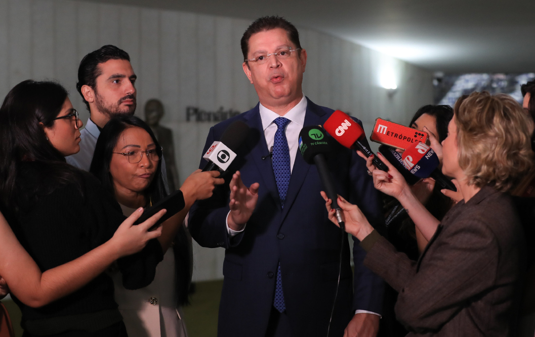 o líder do pl na câmara, deputado sóstenes cavalcante, durante coletiva