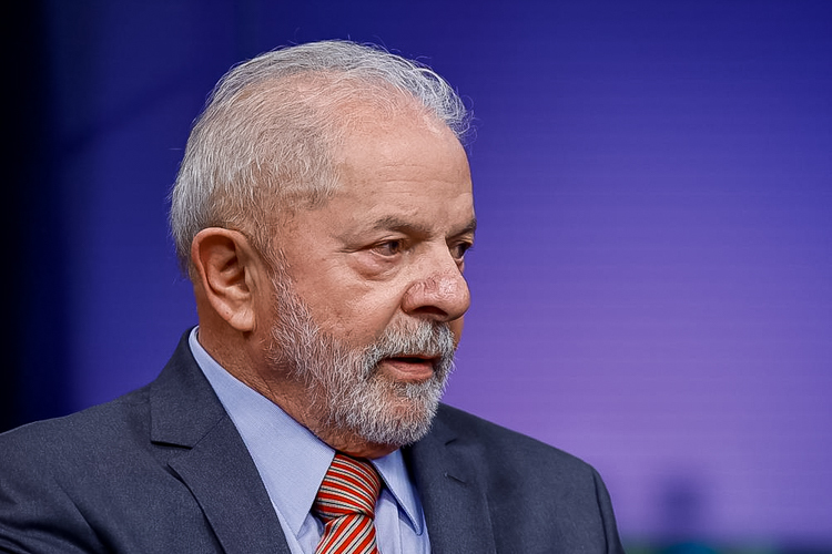 No X, Lula presta condolências aos familiares de vítimas de acidente de ônibus em PE