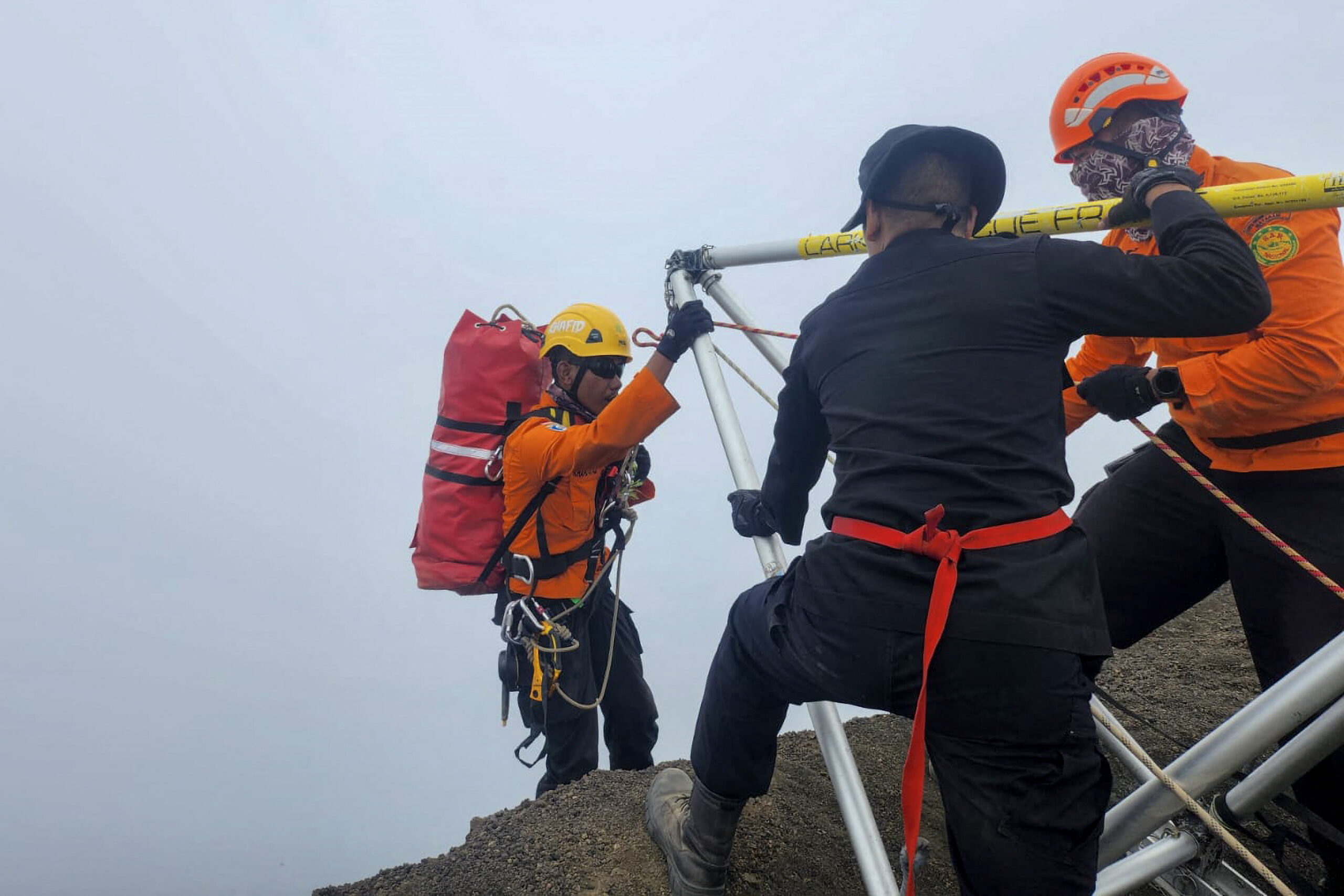 indonesia rescuers search for missing brazilian hiker at volcano