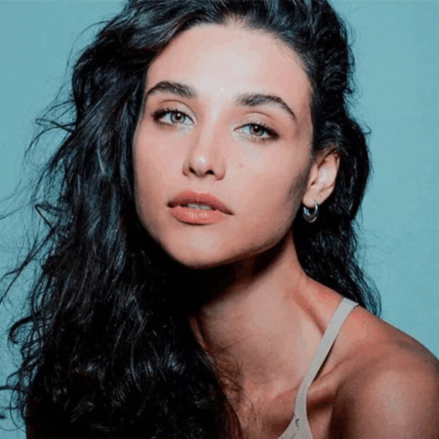 Em performance cheia de brilho e representatividade, atriz assume bissexualidade no Domingão e causa alvoroço nas redes!