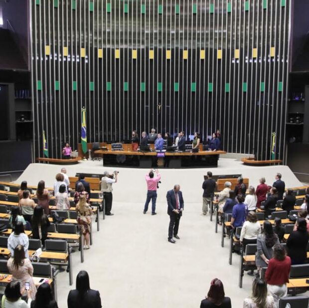 homenagem aos 50 anos do curso de graduação em enfermagem da unb.