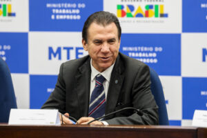 ministro luiz marinho, divulga os dados do novo caged.