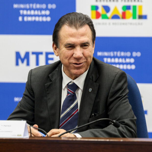 ministro luiz marinho, divulga os dados do novo caged.