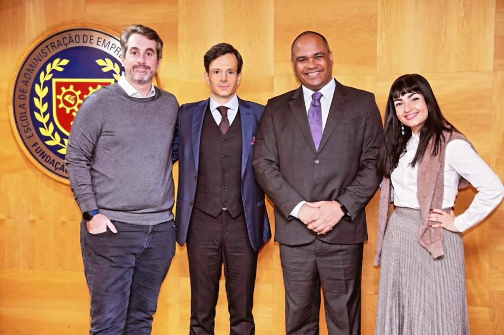 lorenzo barbati (diretor executivo gvangels), dr. victor ligli, raisa francescato (especialista em inteligência artificial e fundadora da humain kind)