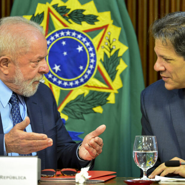 brasília (df), 10/03/2023 o presidente luiz inácio lula da silva e o ministro da fazenda, fernando haddad, durante reunião ministerial, no palácio do planalto.