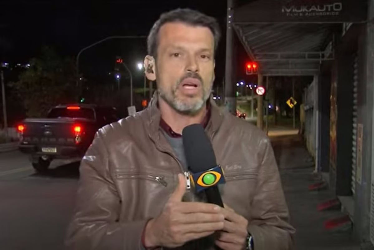 Repórter da Band volta ao ar visivelmente abalado e reconhece erro em transmissão que parou a web.