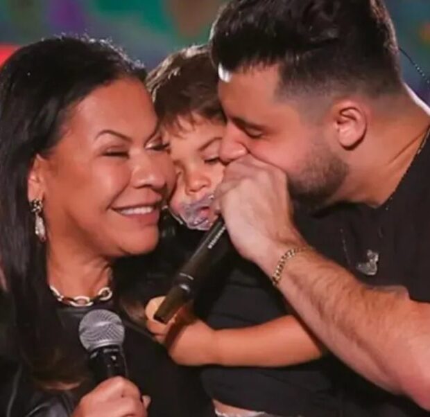 O cantor afirma que tentou resolver a situação de forma amigável, mas não teve resposta da ex-sogra. "Fui ignorado", diz ele em nota