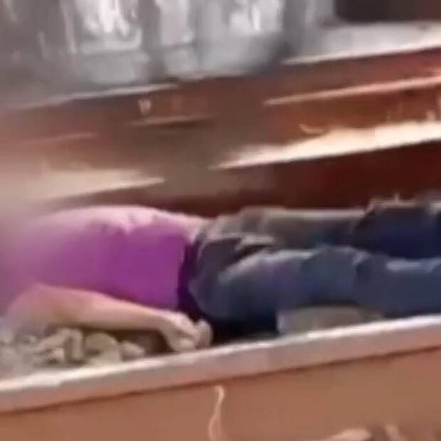 homem deita em trilho da cptm e espera trem passar sobre ele em vídeo para redes sociais