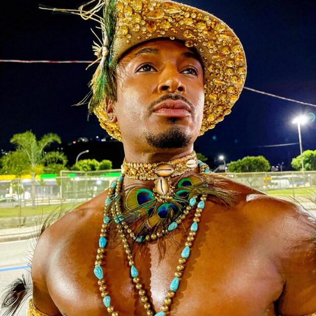 Após brilhar em dose dupla no último Carnaval, o bonitão de Madureira garante: “Quero ser campeão e honrar minha ancestralidade”