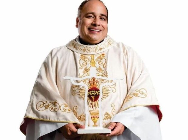 O acidente que acometeu o reitor do Santuário do Cristo Redentor e membros de sua equipe aconteceu no último sábado (5); o estado de saúde do sacerdote permanece estável